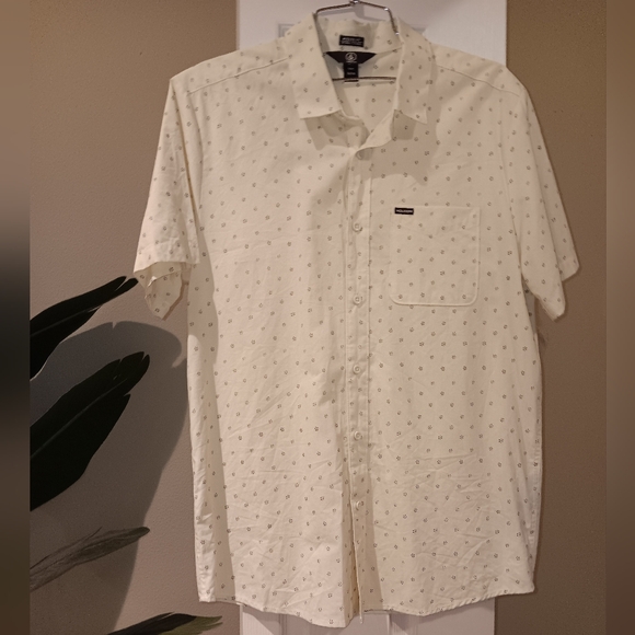 VOLCOM button down - Picture 2 of 9